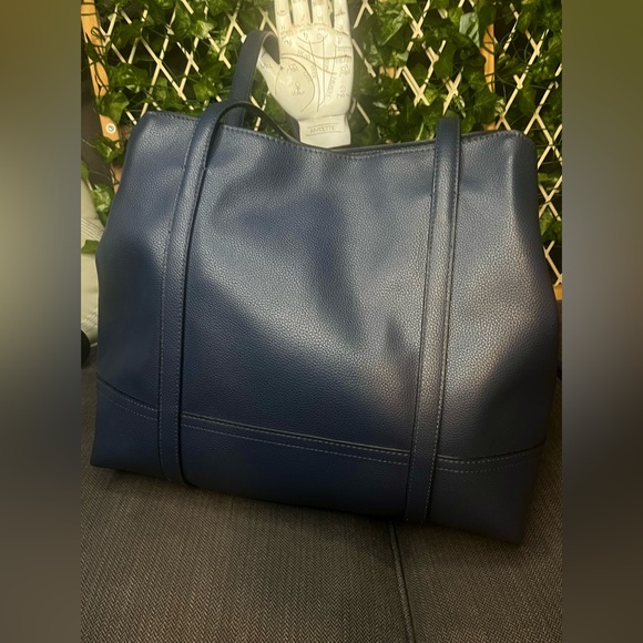 Jones New York Signature  Pacific Navy Harper Four Poster Satchel🔥 - Picture 6 of 13